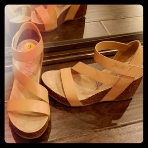 Wedges (tan)